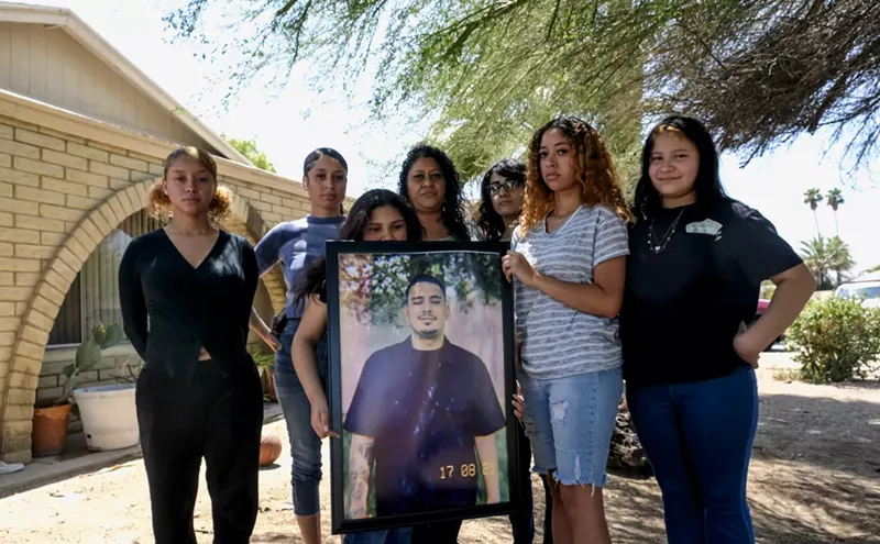 Image: Family of 26-year-old man killed by Phoenix police calls for justice