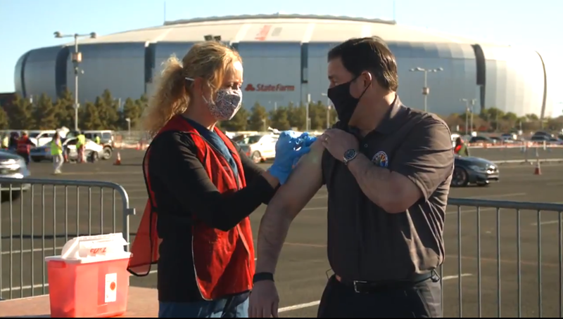 Image: Governor Doug Ducey gets a dose of a COVID-19 vaccine from DHS Director Dr. Cara Christ.