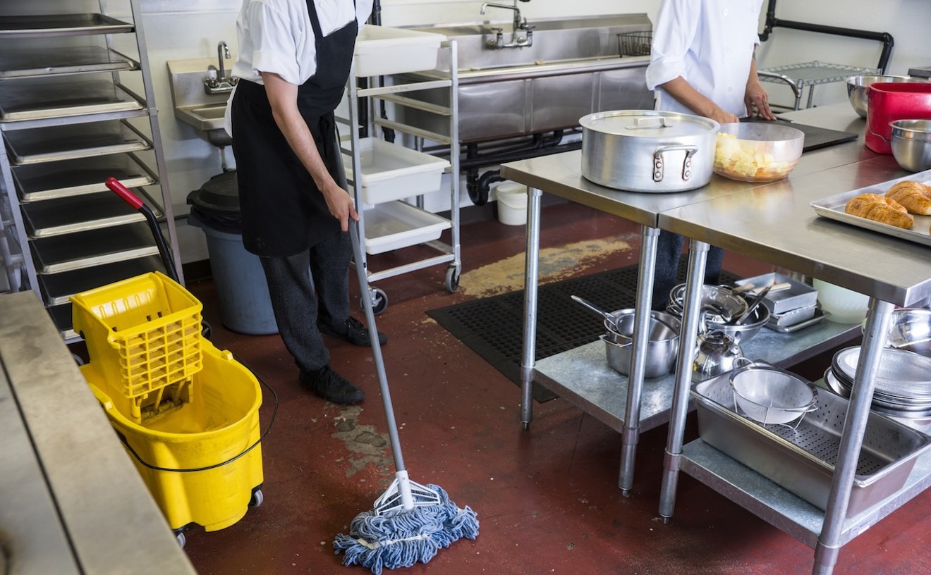 Lipstick stains and leaks: The worst restaurant inspections in August