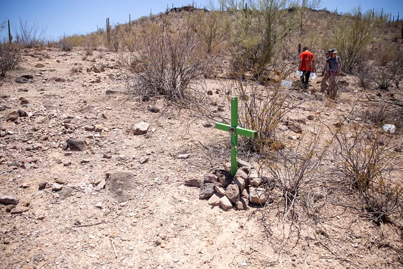Image: A small cross gravemarker in the desert