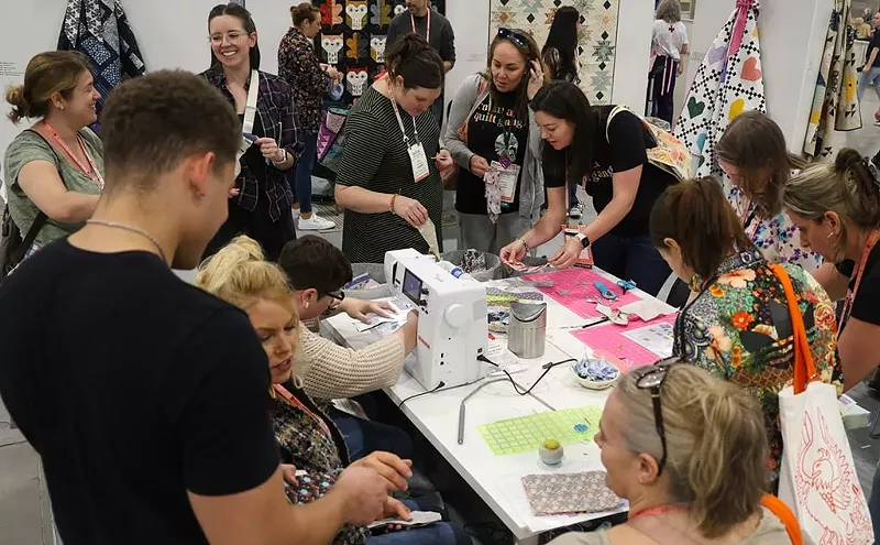 Image: Arizona quilters blend traditional craft with modern design