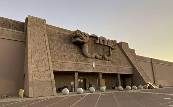 Image: Phoenix readers mourn the impending demolition of Fry’s Electronics
