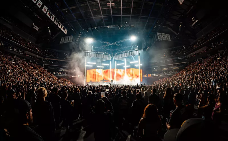 Image: Photos: Deftones, The Mars Volta thrust PHX Arena into the blissful dark