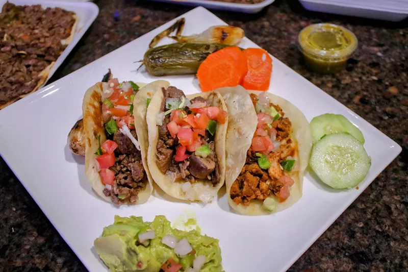 Image: Ta'Carbon specializes in carne asada, but also offers other types of meat including cabeza, al pastor, tripas, barbacoa, campechano, and huevos de becerro.