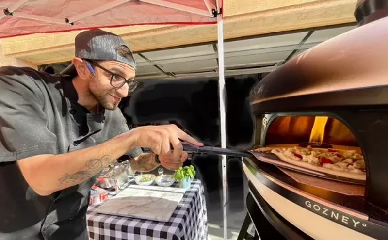 Image: This Pizzicletta alum fires artisan pies from his Phoenix pop-up