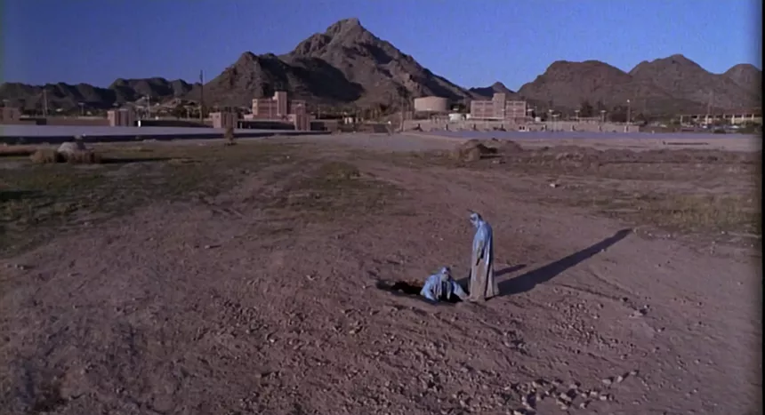 The scene where convicts Gale (John Goodman) and Evell (William Forsythe) return to prison was filmed in north-central Phoenix. - CIRCLE FILMS/20TH CENTURY FOX