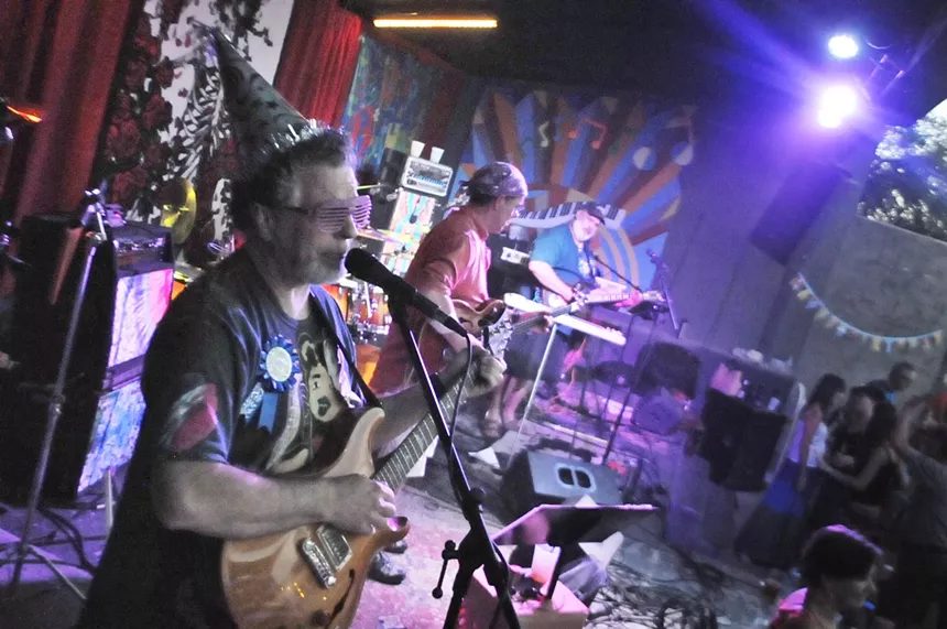 The Noodles στο πλέον ανενεργό Sail Inn το 2014. - BENJAMIN LEATHERMAN
