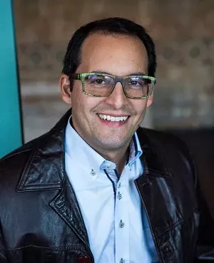 Dr. Sergio Turner sees several challenges to the traditional restaurant business. - TUFT'S UNIVERSITY