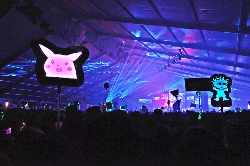 A crowd at a music festival.