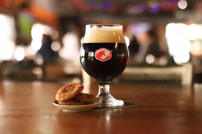 SanTan Brewing Co.’s Winter Warmer is served with gingersnap cookies.