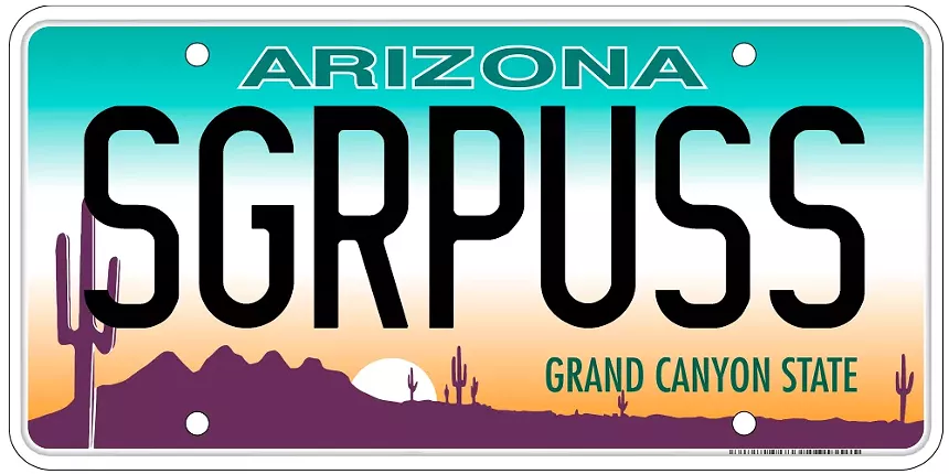 an arizona license plate that says "SGRPUSS"