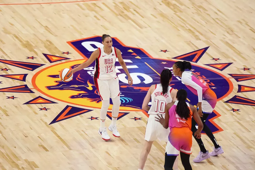 diana taurasi playing basketball