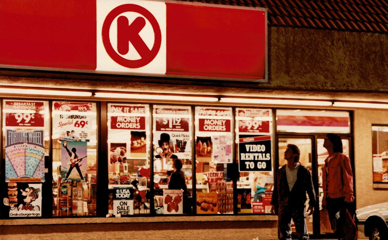 Alex Winter (left) and Keanu Reeves on location at the Circle K in Tempe in 1987.