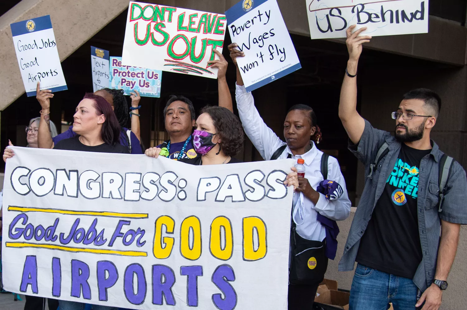 Sky Harbor airport employees rally in Phoenix for better wages