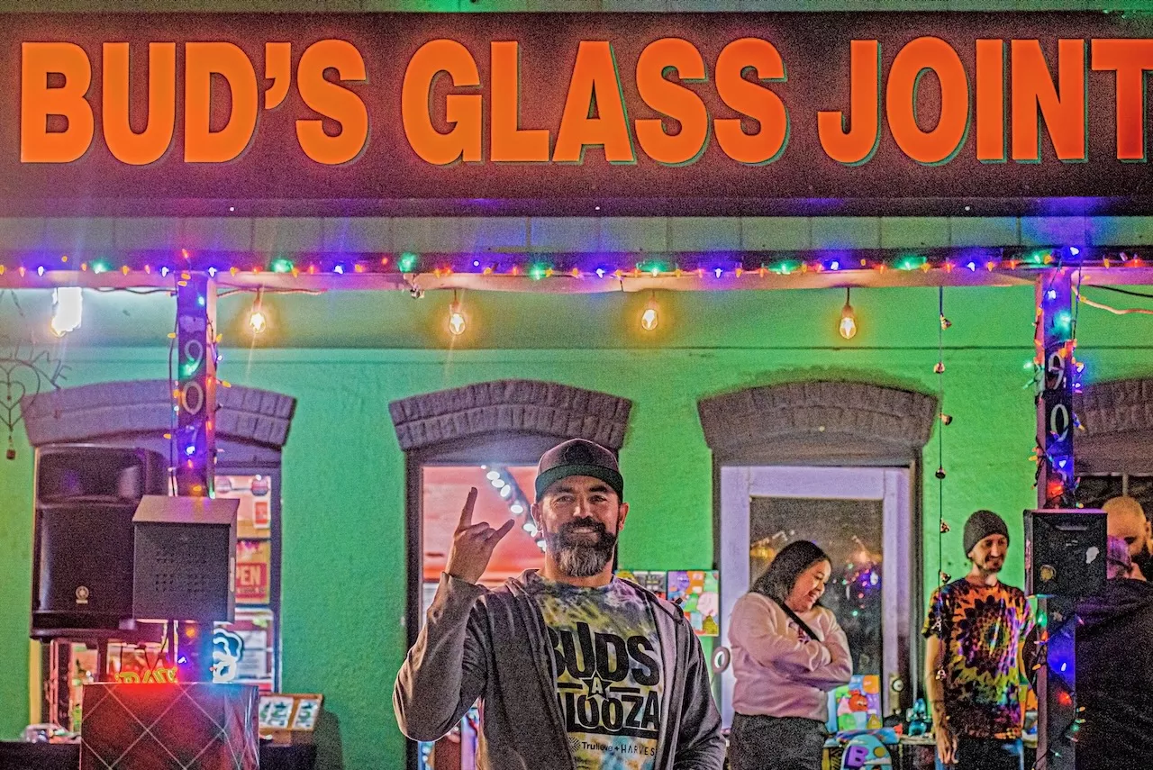 Head shop holiday market showcases Phoenix’s glass blowing artistry