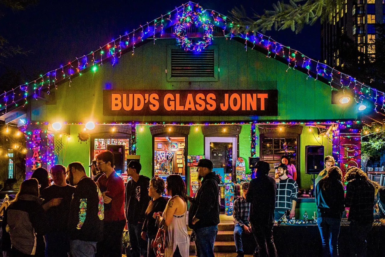 Head shop holiday market showcases Phoenix’s glass blowing artistry