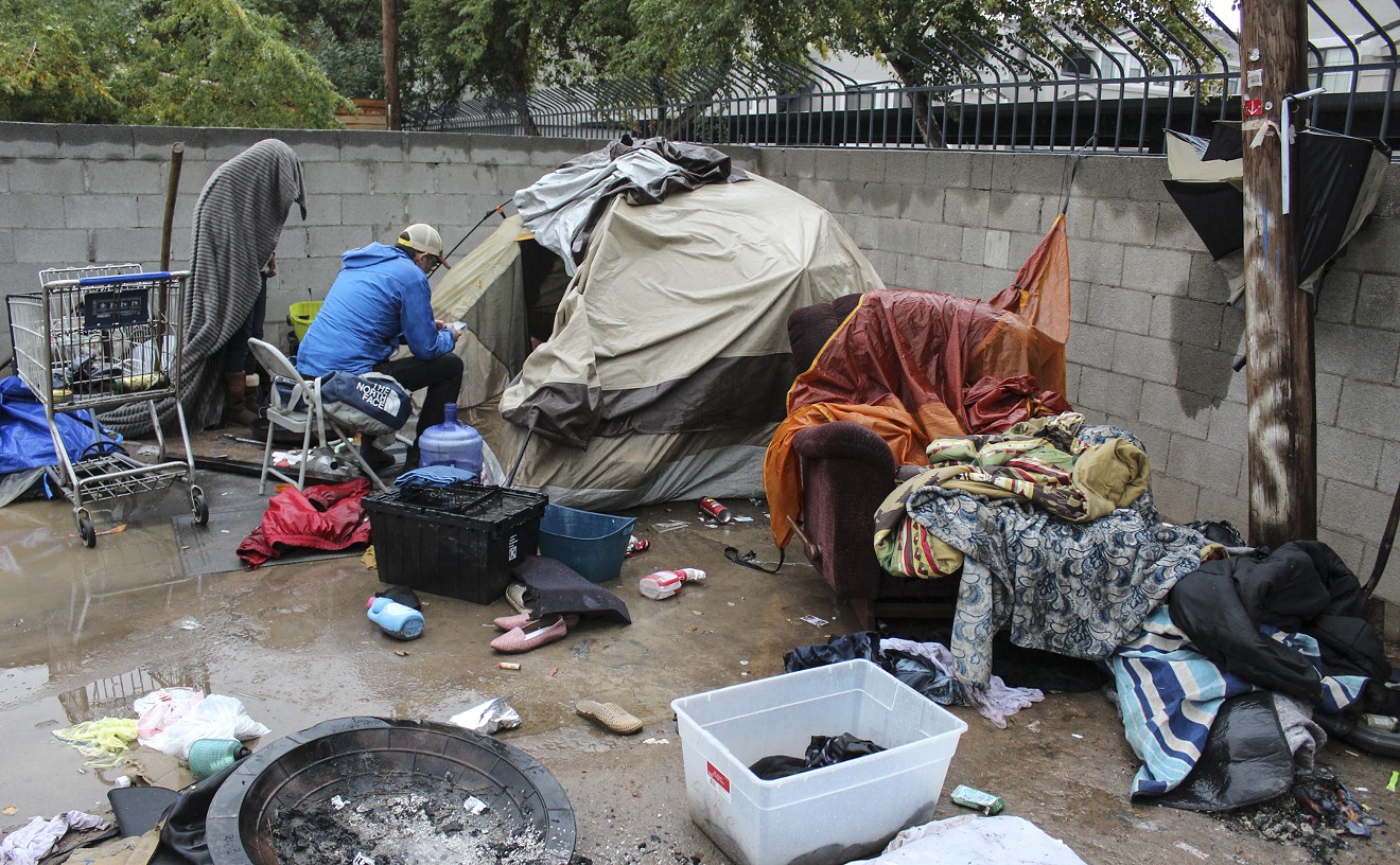Valley officials, volunteers count homeless people on wet, dreary day