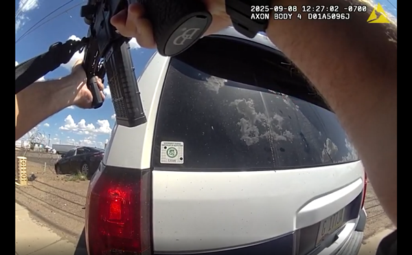 Image: Video: Phoenix police shoot, kill man after tense 11-minute standoff