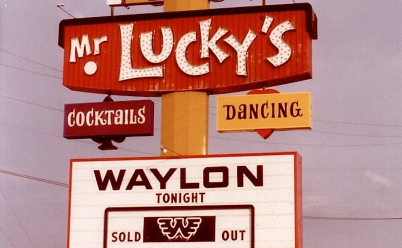 Watch Waylon Jennings perform at Mr. Lucky’s in Phoenix in 1980